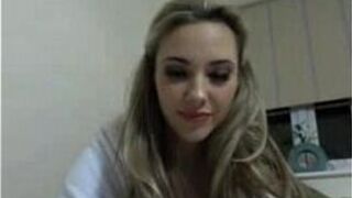 Blonde with great tits rubs and fingers her tight wet pussy - porn video